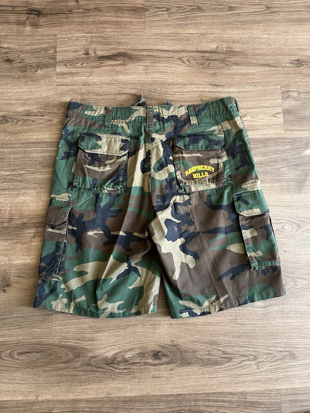The GV Gallery Raspberry Hills Camo Shorts Size XL