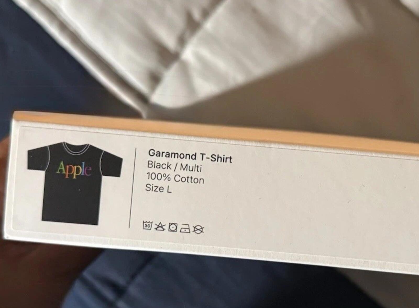 Apple Garamond T‑Shirt Black Multi – Size L – New Sealed Box