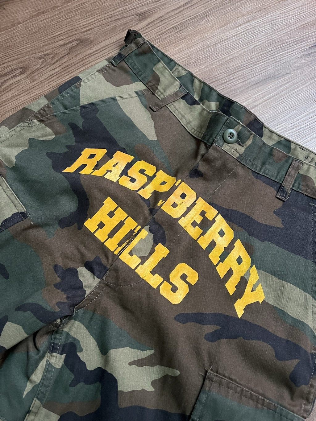 The GV Gallery Raspberry Hills Camo Shorts Size XL