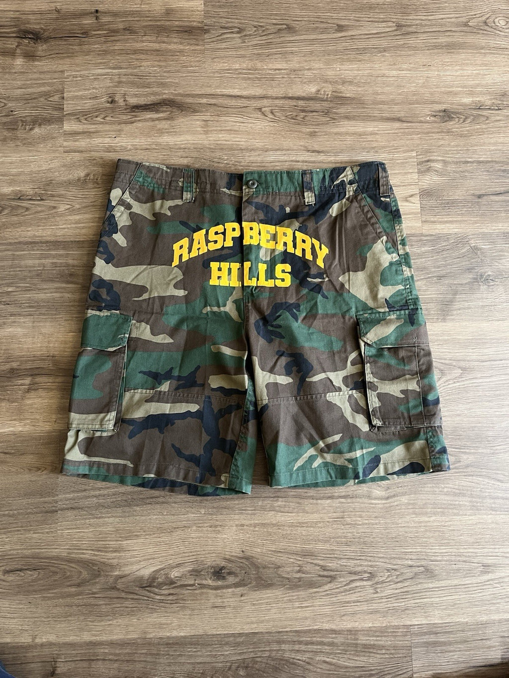 The GV Gallery Raspberry Hills Camo Shorts Size XL