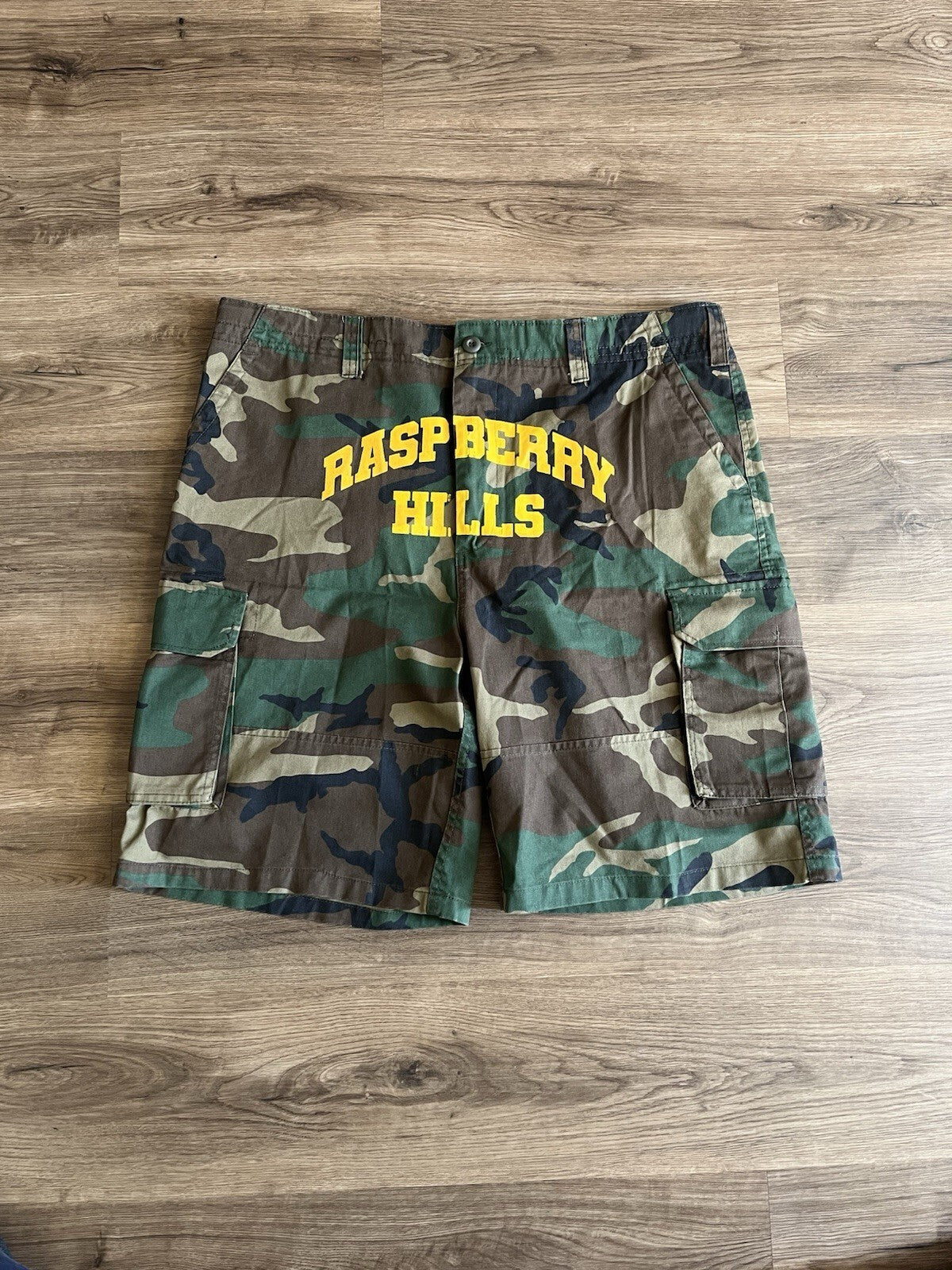 The GV Gallery Raspberry Hills Camo Shorts Size XL